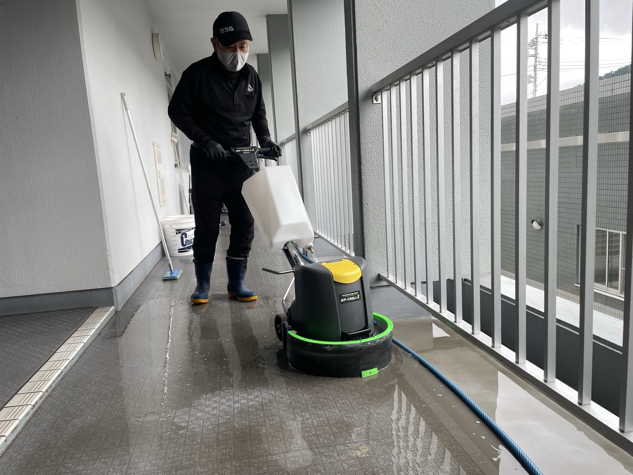 マンション共用部の清掃